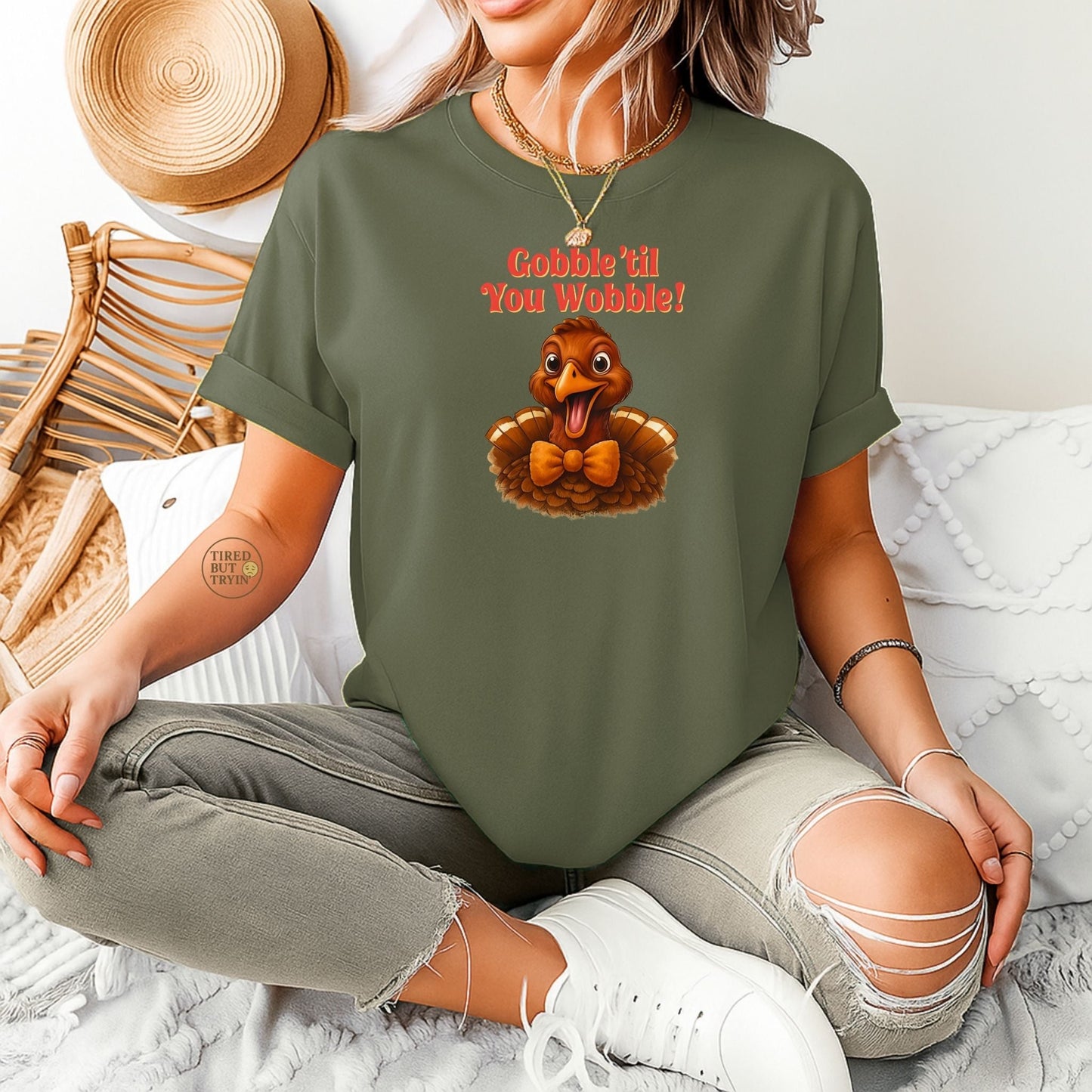 Gobble ’Til You Wobble Shirt – Smiling Bow - Tie Turkey Thanksgiving Tee, Funny Friendsgiving Unisex T-Shirt - Military Green